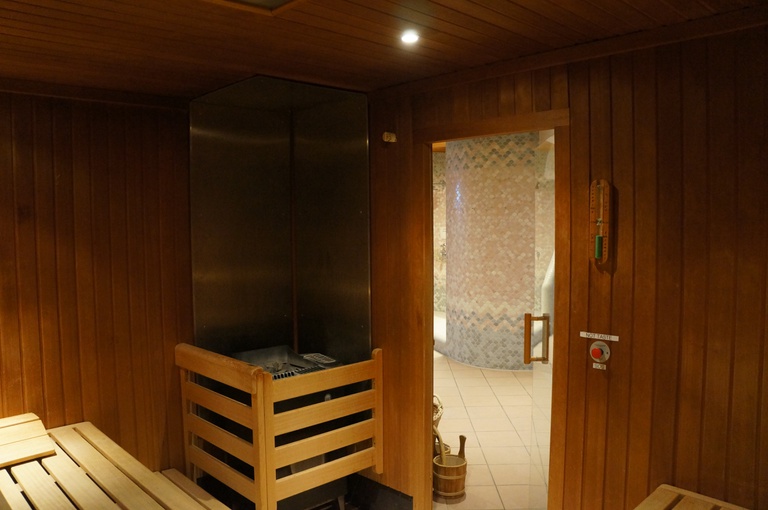 sauna 2.JPG